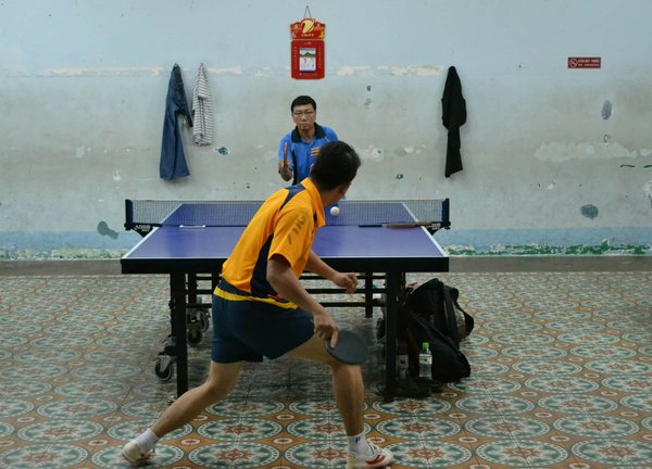 How Can Non-Dominant Hand Training Improve Performance in Table Tennis?